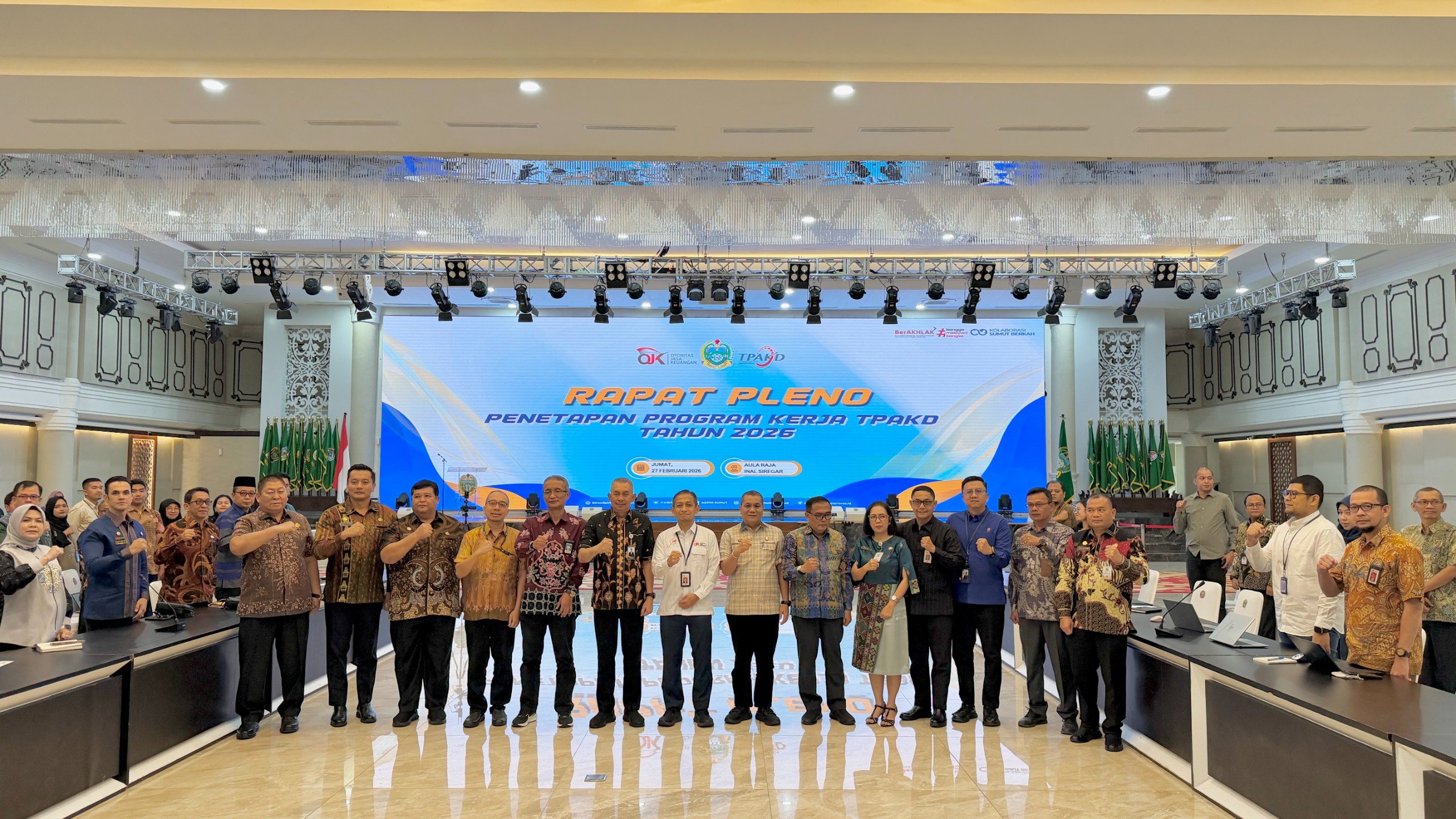 RAPAT: Kepala OJK Provinsi Sumatera Utara, Khoirul Muttaqien saat menghadiri Rapat Pleno, di Aula Raja Inal, Kantor Gubernur Sumut, Medan. (Dok: istimewa) 