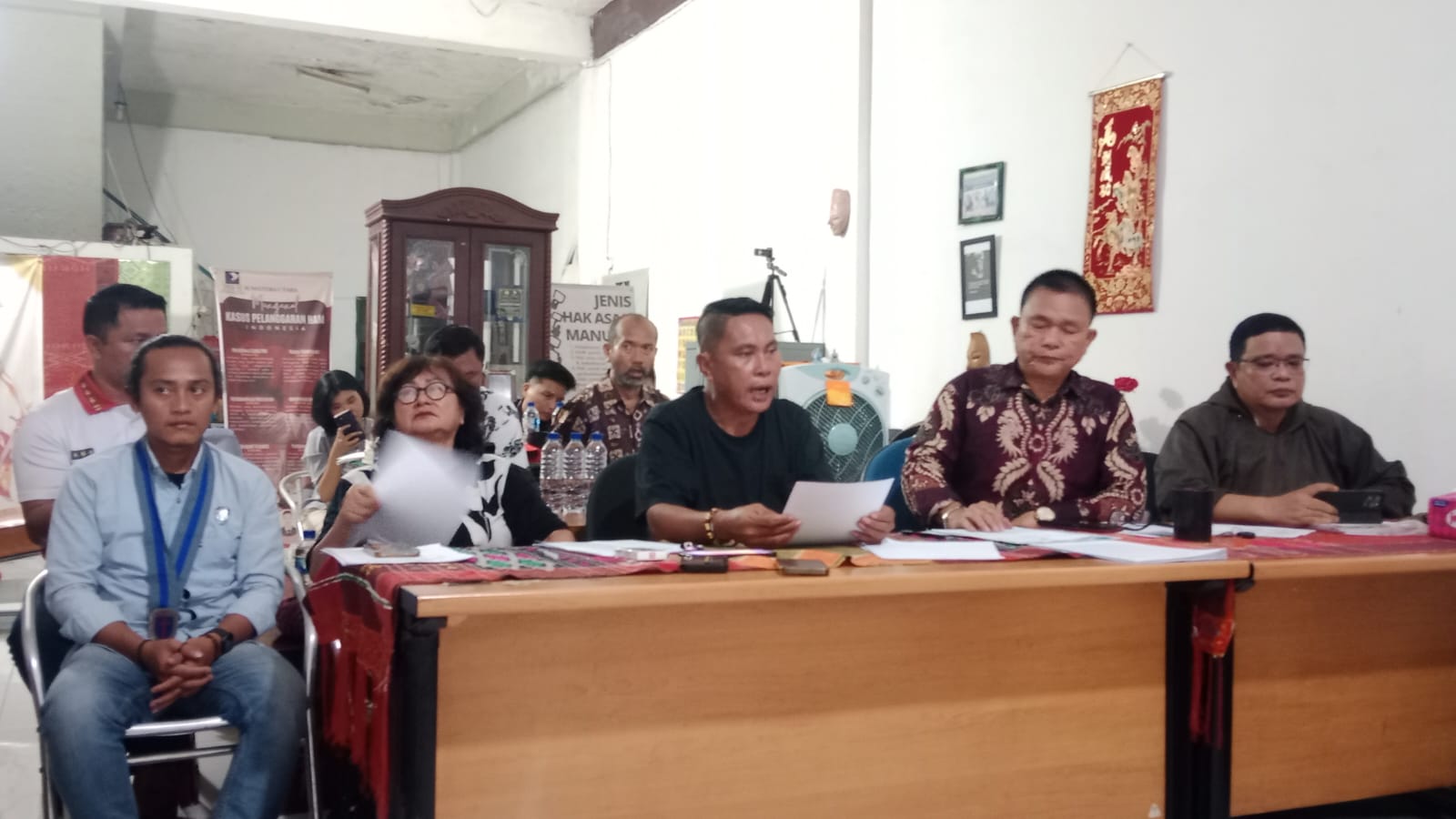 PERS: Koalisi Masyarakat Sipil untuk Keadilan Ekologis, menggelar konfrensi pers terkait kerusakan lingkungan di Nias Selatan, Kamis (5/3/2026). (Dok: istimewa) 