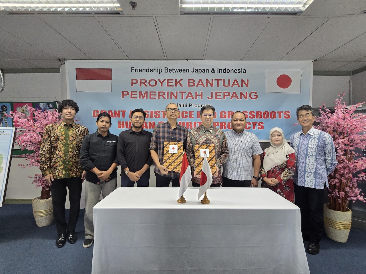Konsulat Jenderal Jepang di Medan dan Yayasan Sinar Tani Indonesia (Sintesa) melakukan penandatanganan Grant Contract Bantuan Dana Hibah Grassroots Pemerintah Jepang kepada Yayasan Sinar Tani Indonesi