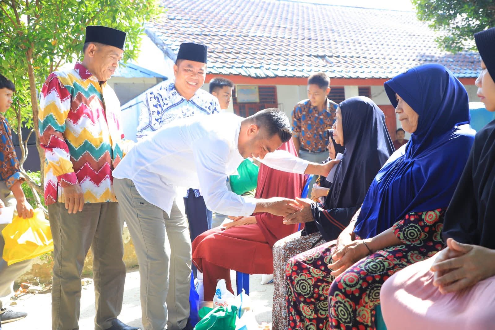 Wabup Samsul Tanjung Hadiri Santunan Anak Yatim dan Kaum Dhuafa di SMAS Kesuma Bangsa Londut. (Asri Tarigan/Sumut Pos)