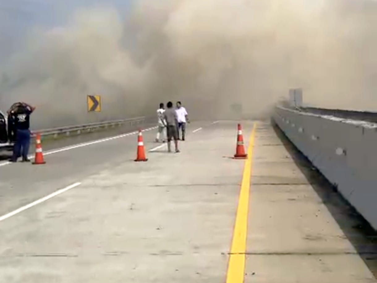  Kondisi Jalan Tol Binjai-Langsa dikepung asap yang membuat kecelakaan beruntun. (Istimewa/Sumut Pos)