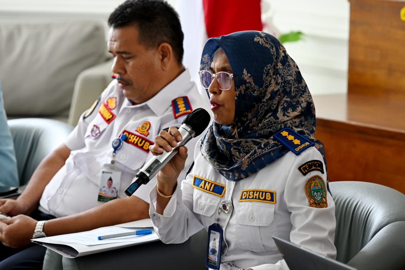 BUS LISTRIK: Perwakilan dari Dishub Sumut saat memberikan keterangan terkait &ldquo;Realisasi Bus Listrik Medan, Binjai, Deliserdang (Mebidang), Mudik Gratis dan Jalur Aman Pulang Kampung", Jumat (6/3/2026)