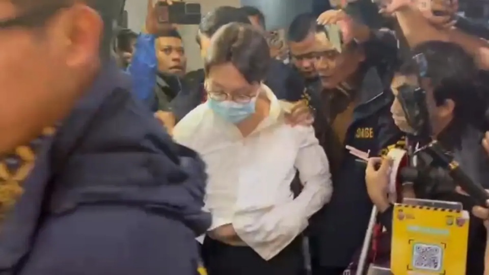 dr Richard Lee saat digiring menuju ruang tahanan Polda Metro Jaya. (Dok: Jawa Pos)