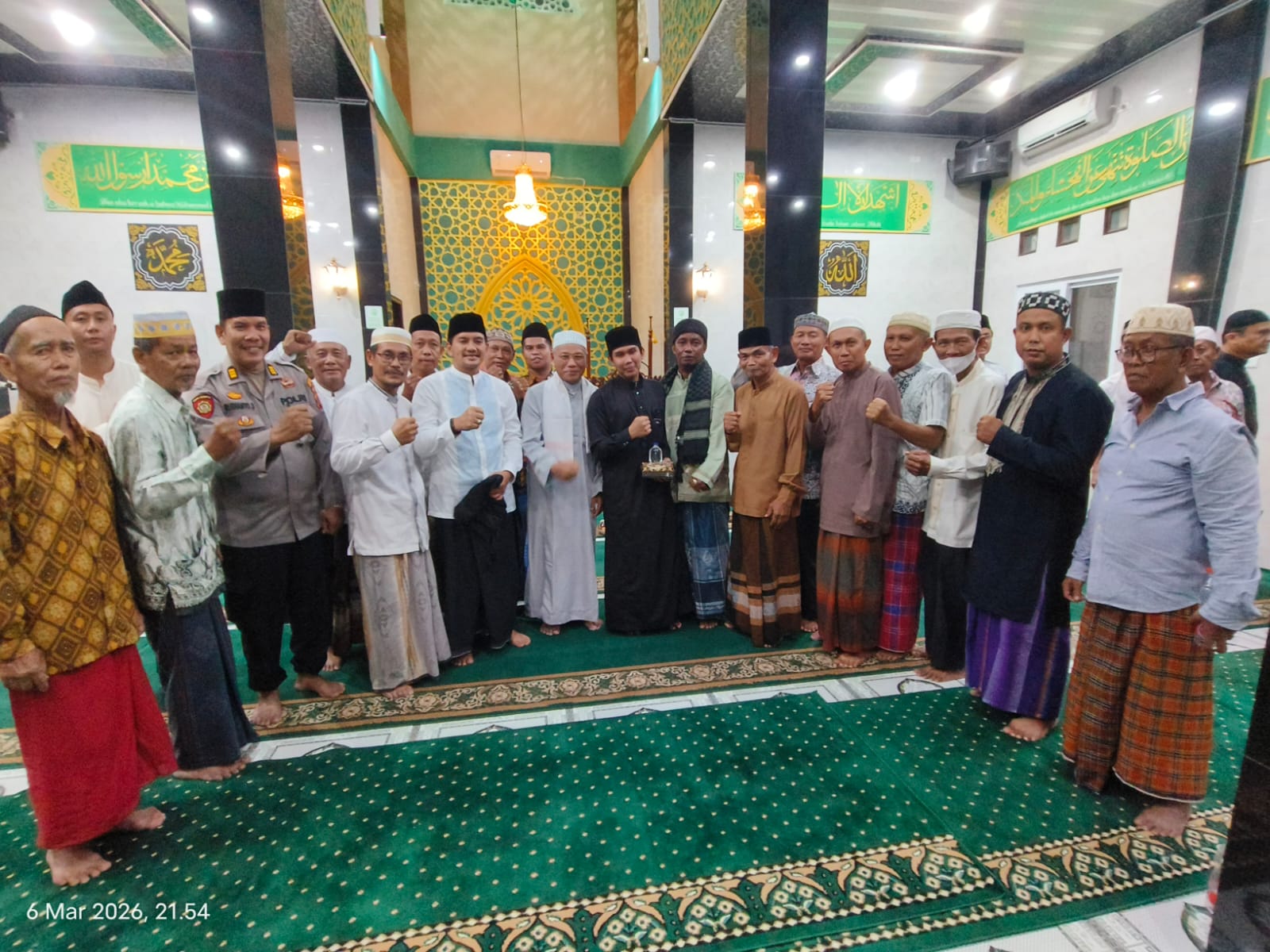 BERSAMA: Wali Kota Iman Irdian Saragih bersama Forkopimda, jamaah BKM AL- Jihad, tokoh agama, dan masyarakat (06/03/2026). (Dok: Azan purba/Sumut Pos).