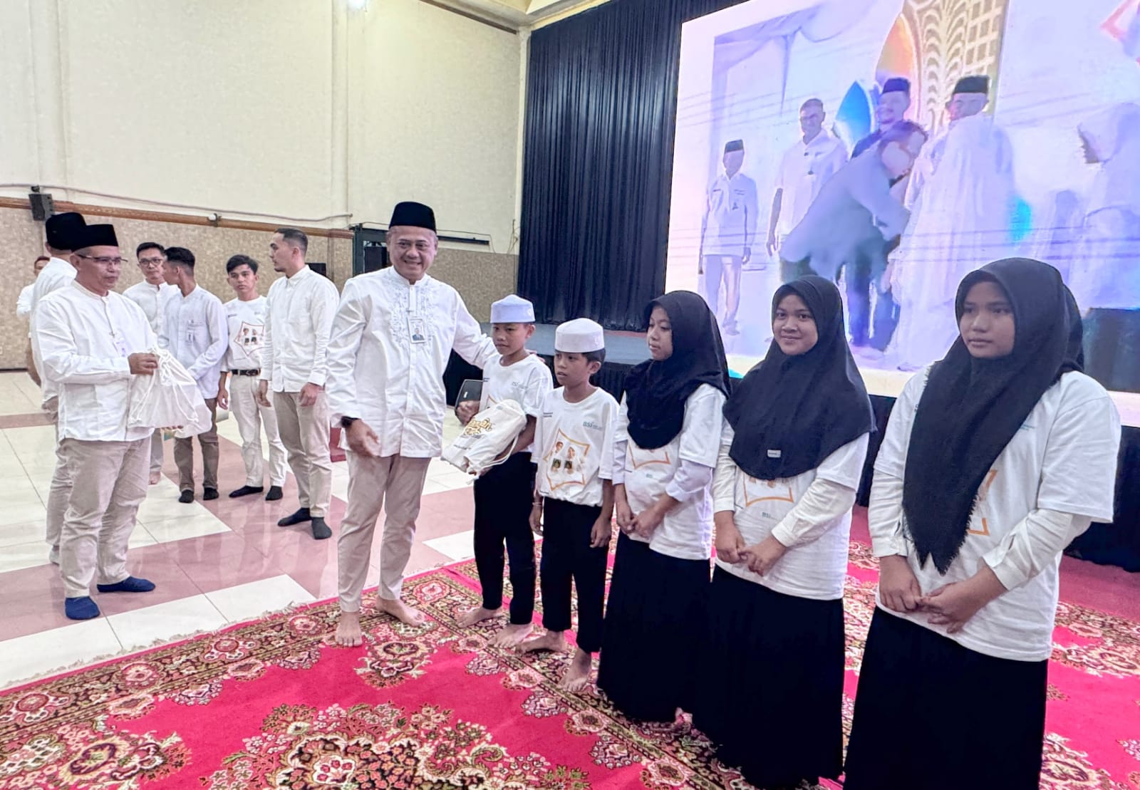 Ratusan anak yatim di Medan Ikuti Buka Puasa Bersama dalam Program Berbagi BSI.