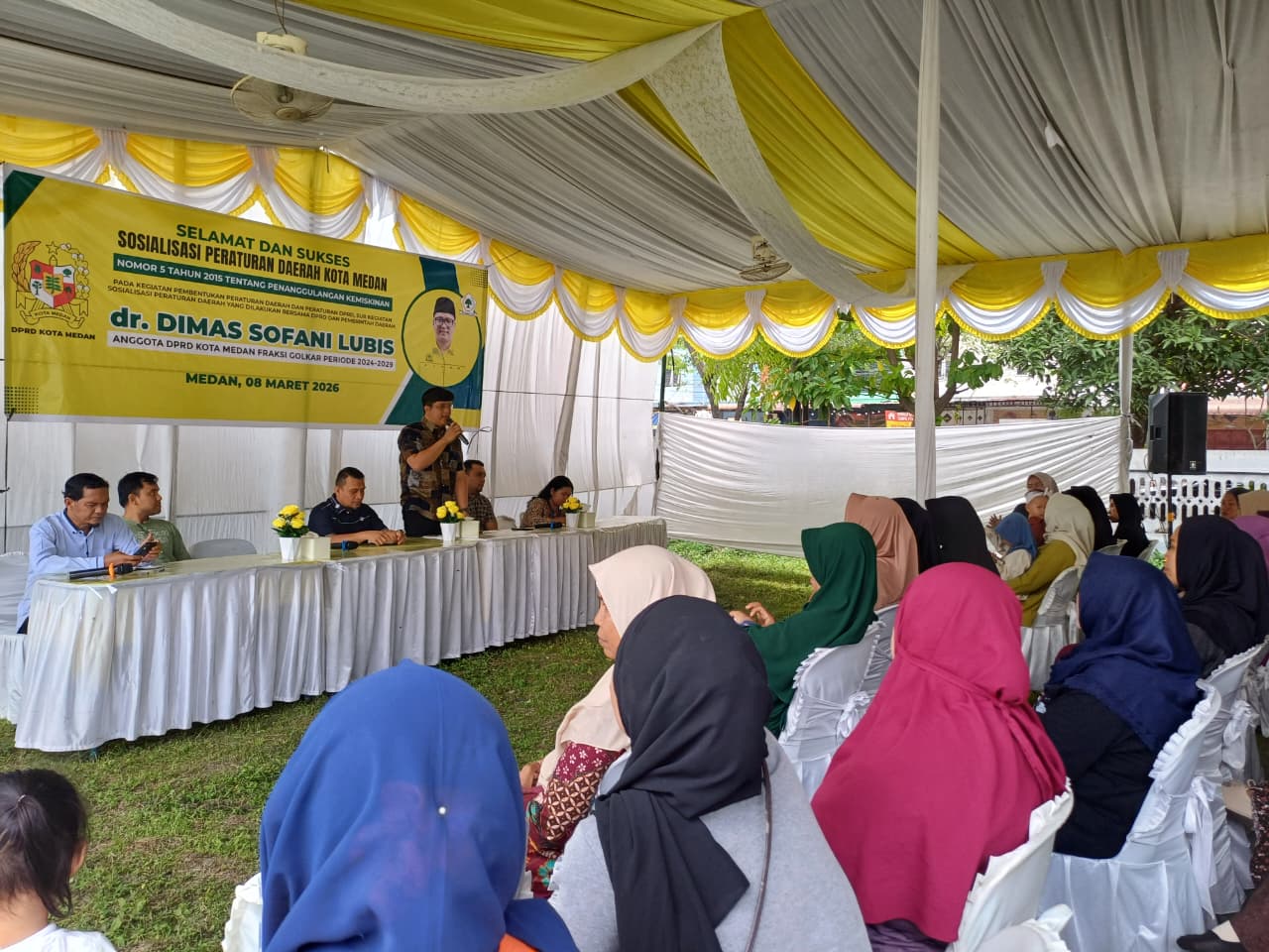  Anggota DPRD Medan, dr Dimas Sofani Lubis saat menggelar Sosialisasi Perda Kota Medan di Kecamatan Medan Selayang, Minggu (8/3/2026). (Markus Pasaribu/Sumut Pos) 