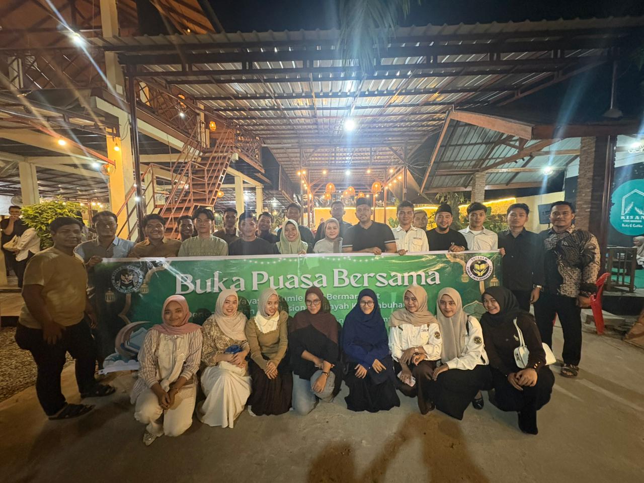 Yayasan Kumle Kaya Bermartabat mengadakan kegiatan buka puasa bersama dengan Keluarga Besar BGN Labuhanbatu. (Fajar/ Sumut Pos)