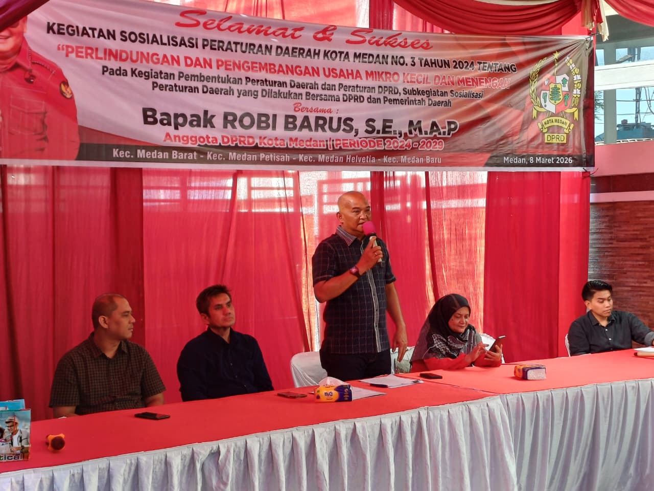 Ketua Fraksi PDI Perjuangan DPRD Kota Medan, Robi Barus SE M.AP menggelar Sosialisasi Perda Kota Medan No.3/2024 di Kelurahan Kesawan, Medan Barat, Minggu (8/3/2026) sore. (ISTIMEWA/SUMUT POS)