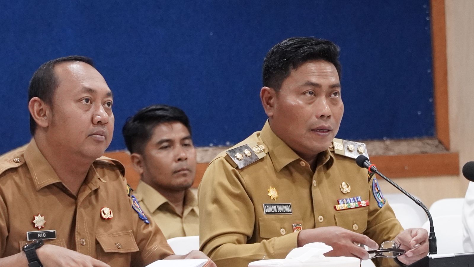 Wabup Deli Serdang, Lom Lom Suwondo SS mengikuti Rakor Pengelolaan Sampah Lantadan Penilaian Adipura Kabupaten Deli Serdang secara virtual. (ISTIMEWA/SUMUT POS)