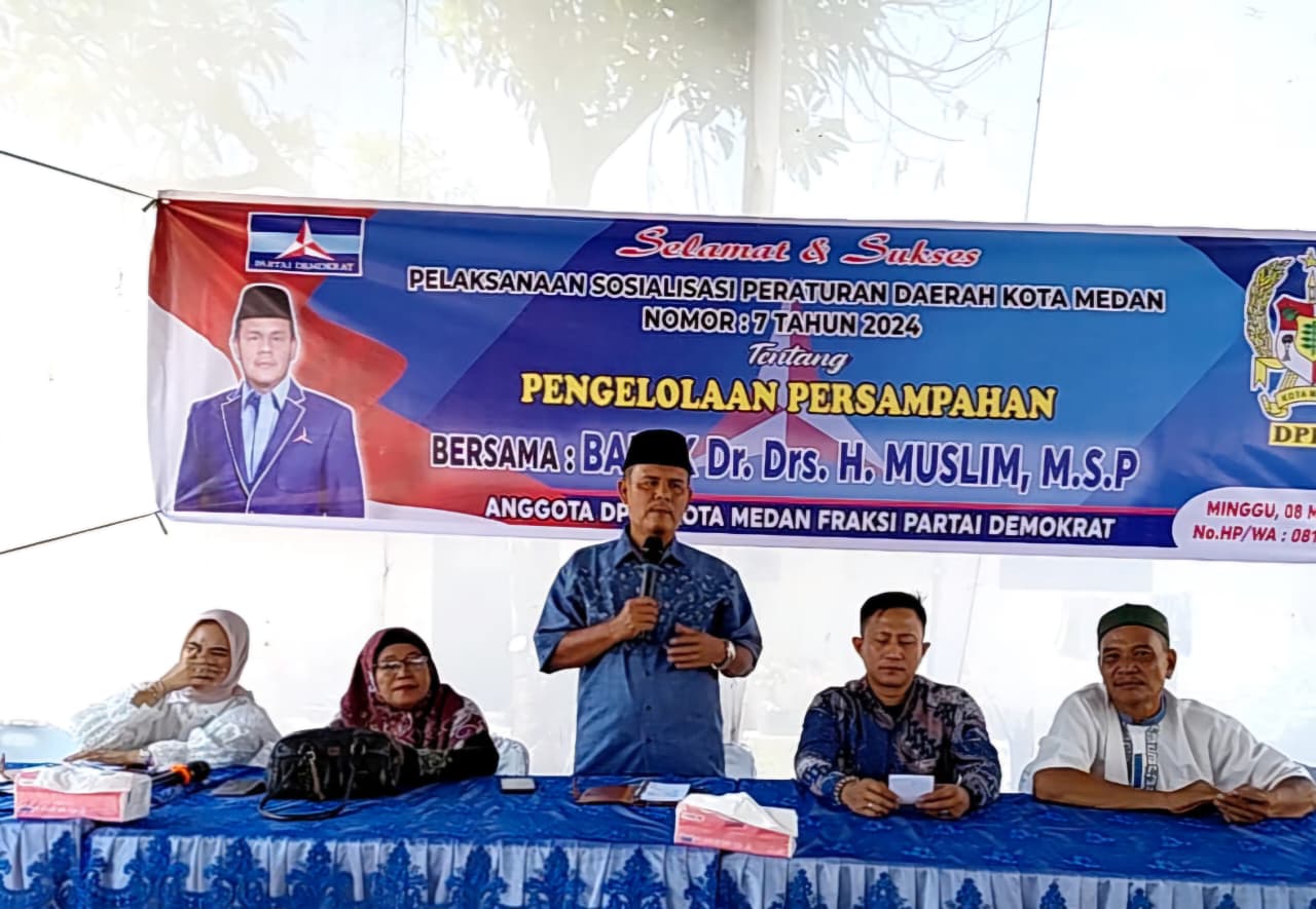 Anggota DPRD Kota Medan Fraksi Partai Demokrat, Dr. H. Muslim M.S.P saat menggelar Sosialisas Perda tentang pengelolaan sampah. (ISTIMEWA/SUMUT POS)