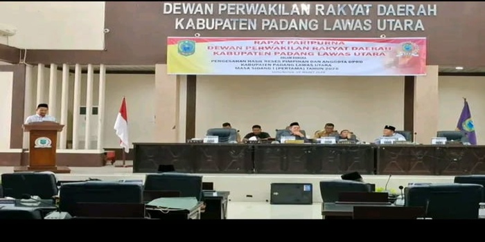 DPRD Kabupaten Padang Lawas Utara mensahkan hasil reses pada rapat paripurna, Senin (9/3). (MITRA HARAHAP/SUMUT POS)