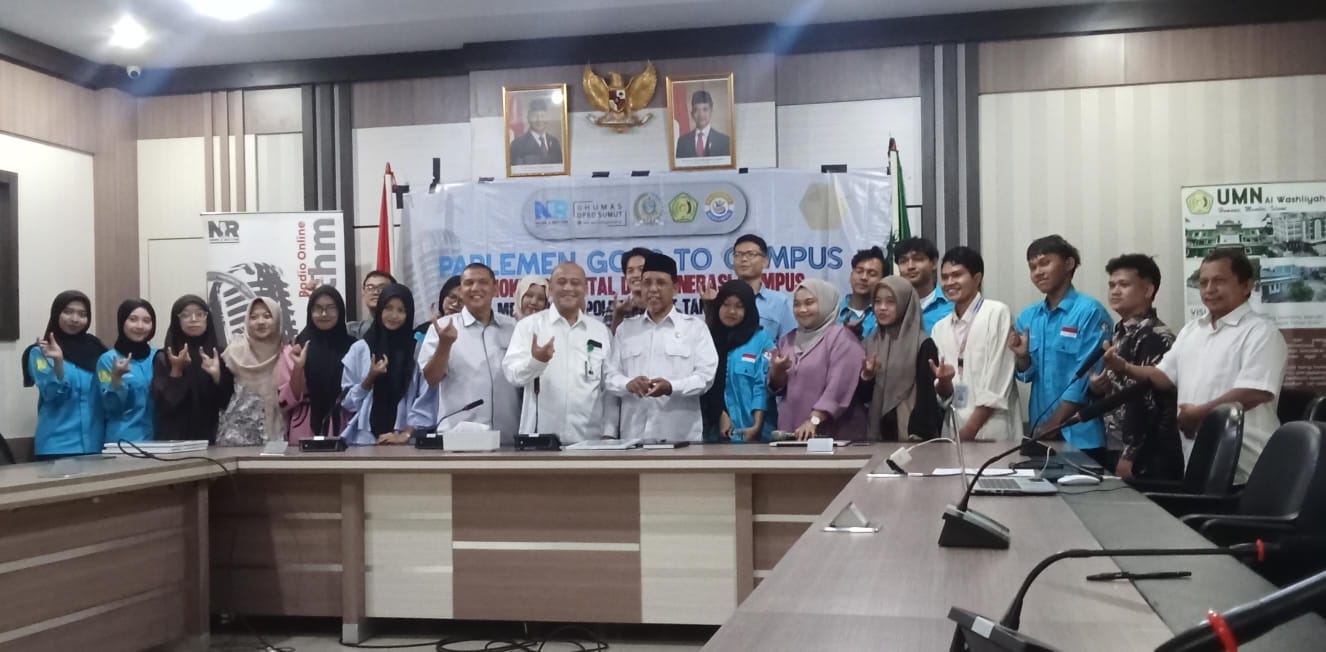 UMN AL-WASHLIYAH: Prof. Dr. Samsul Bahri, M.Si (8 kiri) bersama narasumber dan peserta parlemen goes to campus di UMN Al-Washliyah, Senin (9/3). (Deddi Mulia Purba/Sumut Pos)