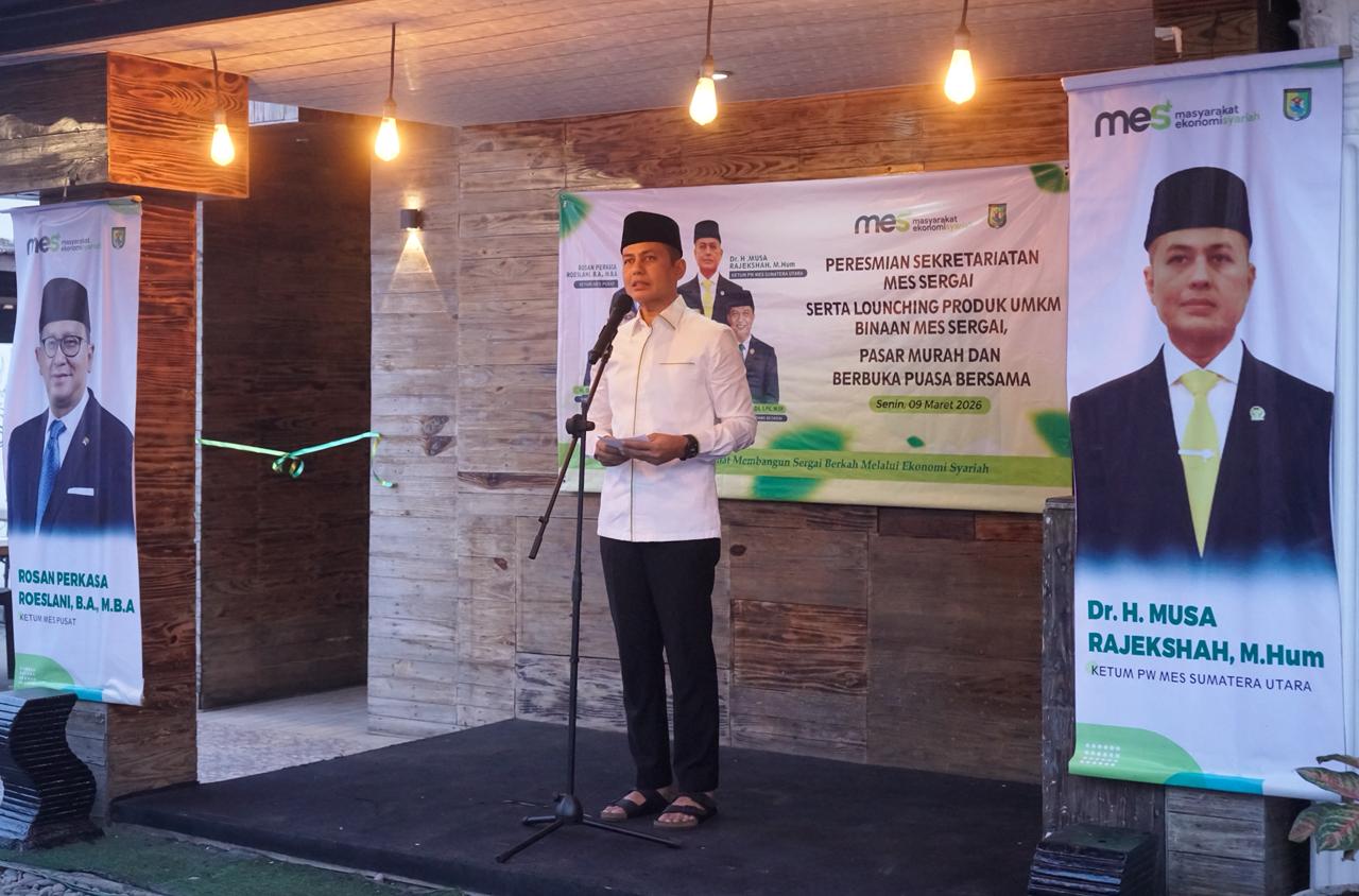 Anggota DPR RI sekaligus Ketua MES Sumut, Musa Rajekshah, meresmikan Sekretariat MES Sergai di Kopi Literasi, Jalan Lintas Medan&ndash;Tebingtinggi, Senin (9/3/2026). (ISTIMEWA/SUMUT POS)