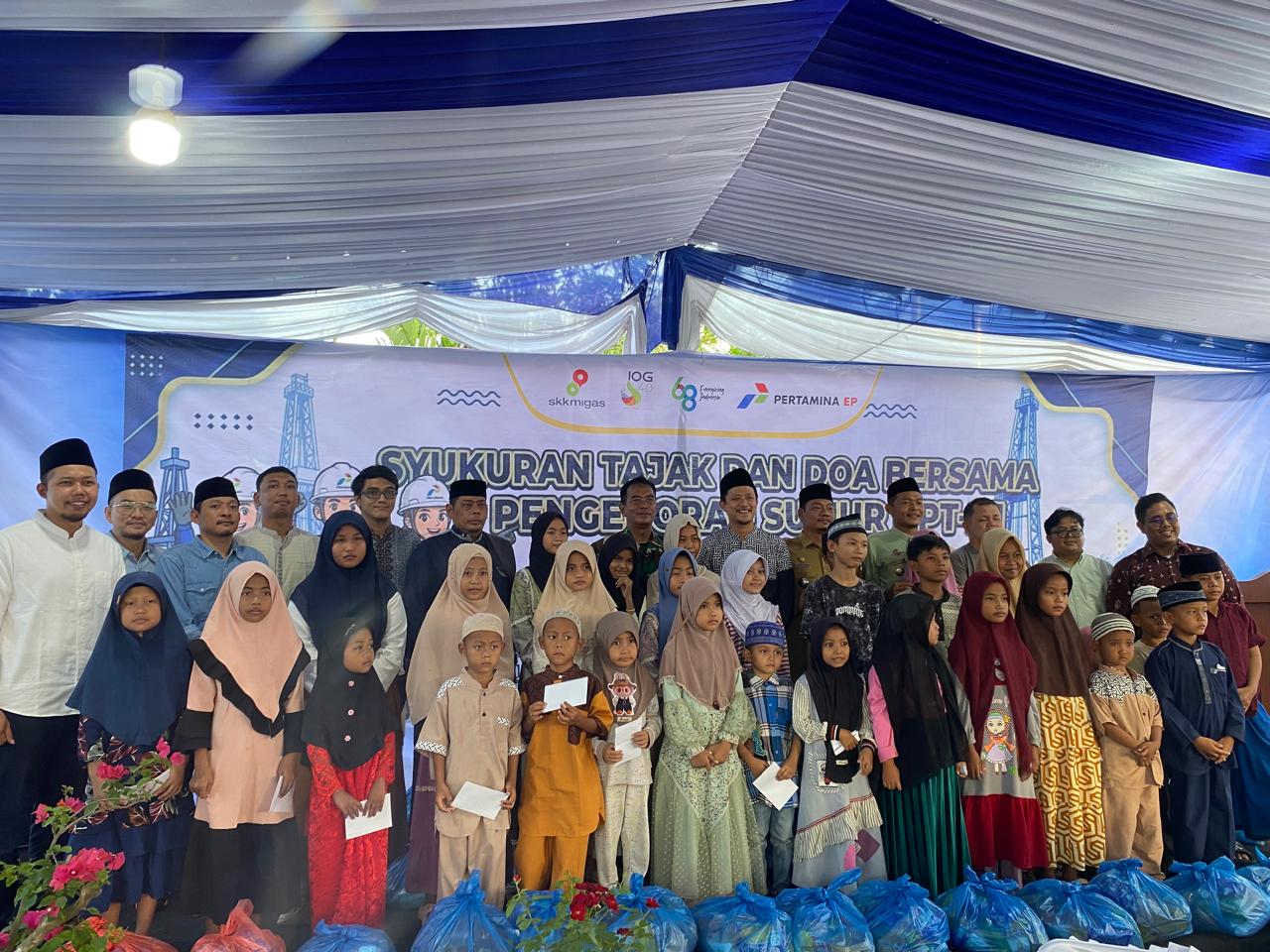 TAJAK: Pertamina EP Pangkalan Susu Field menggelar syukuran tajak (pengeboran) sumur PPT-A1 di pelataran Balai Desa Hamparan Perak, Kabupaten Deliserdang, Jumat (6/03). (Dok: Pertamina EP)