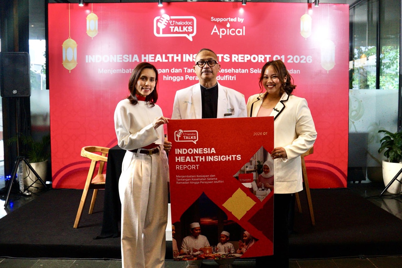 Fibriyani Elastria, dr. Waluyo Dwi Cahyono, Sp.PD, dan Farhana June Jamil pada Halodoc Talks : Transitioning Safely Managing Ramadan Health Risks During Eid Festivities