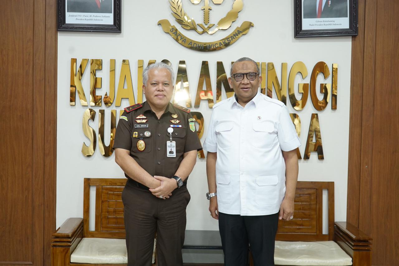 Wakil Menteri Ketenagakerjaan (Wamenaker), Afriansyah Noor, saat mengunjungi Kantor Kejaksaan Tinggi (Kejati) (foto : istimewa)
