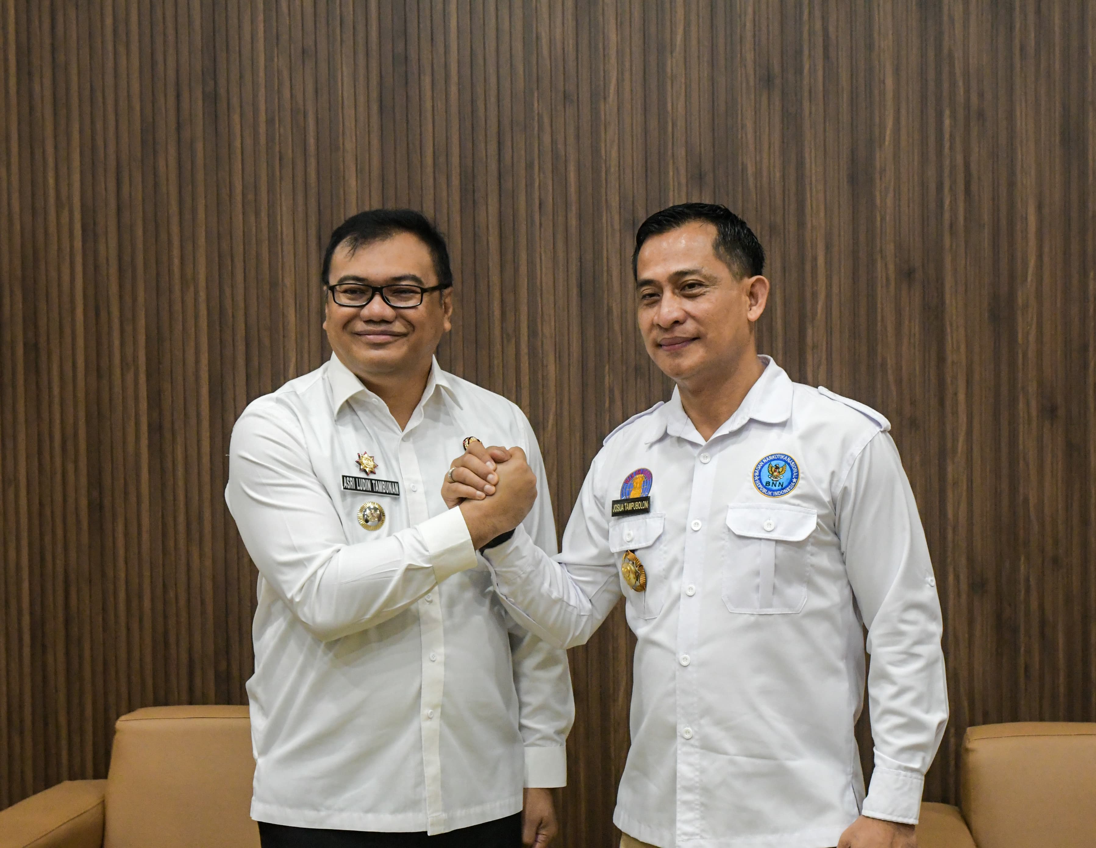 Bupati Deli Serdang, dr H Asri Ludin Tambunan saat menerima kunjungan Kepala BNN Deli Serdang, Kombes Pol Dr Josua Tampubolon SH MH di Kantor Bupati Deliserdang, Rabu (11/3/2026).