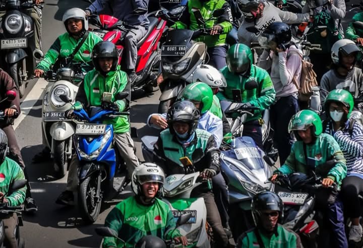 Fenomena krisis ojol marak di media sosial. (Instagram @tangsel.info)