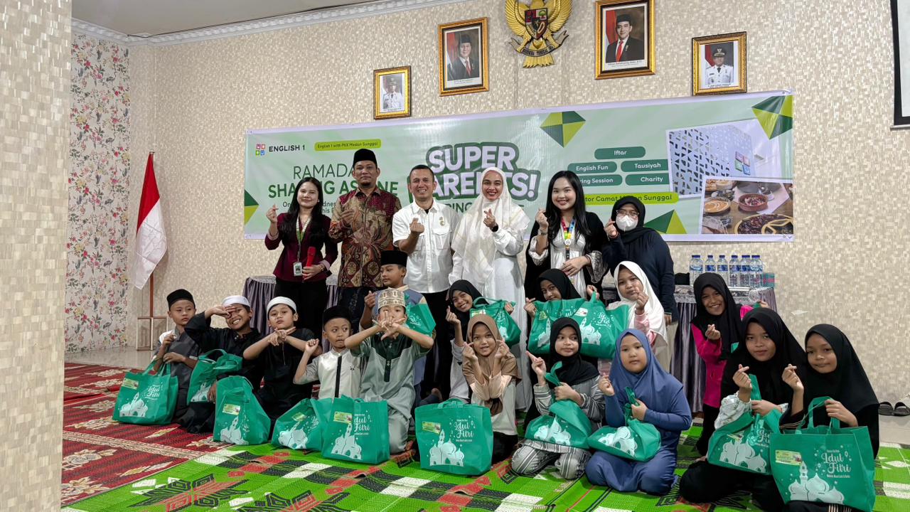 English 1 Medan Ringroad bersama Pemerintah Kecamatan Medan Sunggal menggelar kegiatan charity bertajuk &ldquo;Sharing as One: One Act of Kindness, A Thousand Hopes This Ramadan. (ISTIMEWA/SUMUT POS)