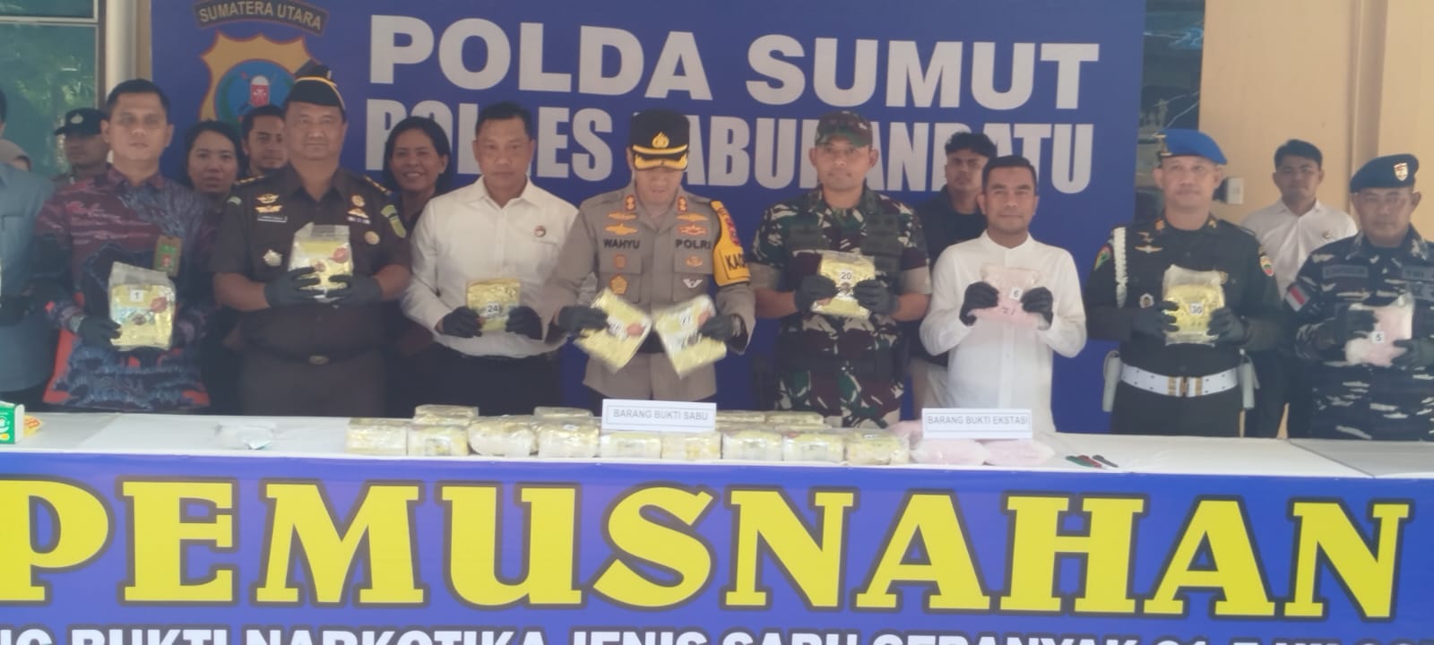 Polres Labuhanbatu melakukan pemusnahan sejumlah narkotika sabu dan pil ekstasi dari beberapa kejahatan (fajar)