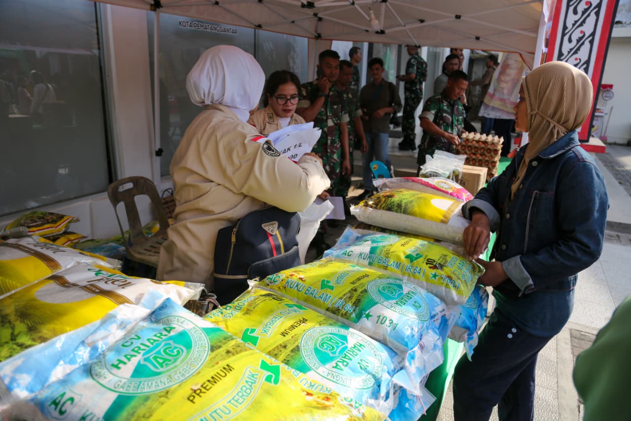  Pelaksanaan Bazar Ramadhan yang digelar di Lapangan H Adam Malik.(ISTIMEWA/SUMUT POS)