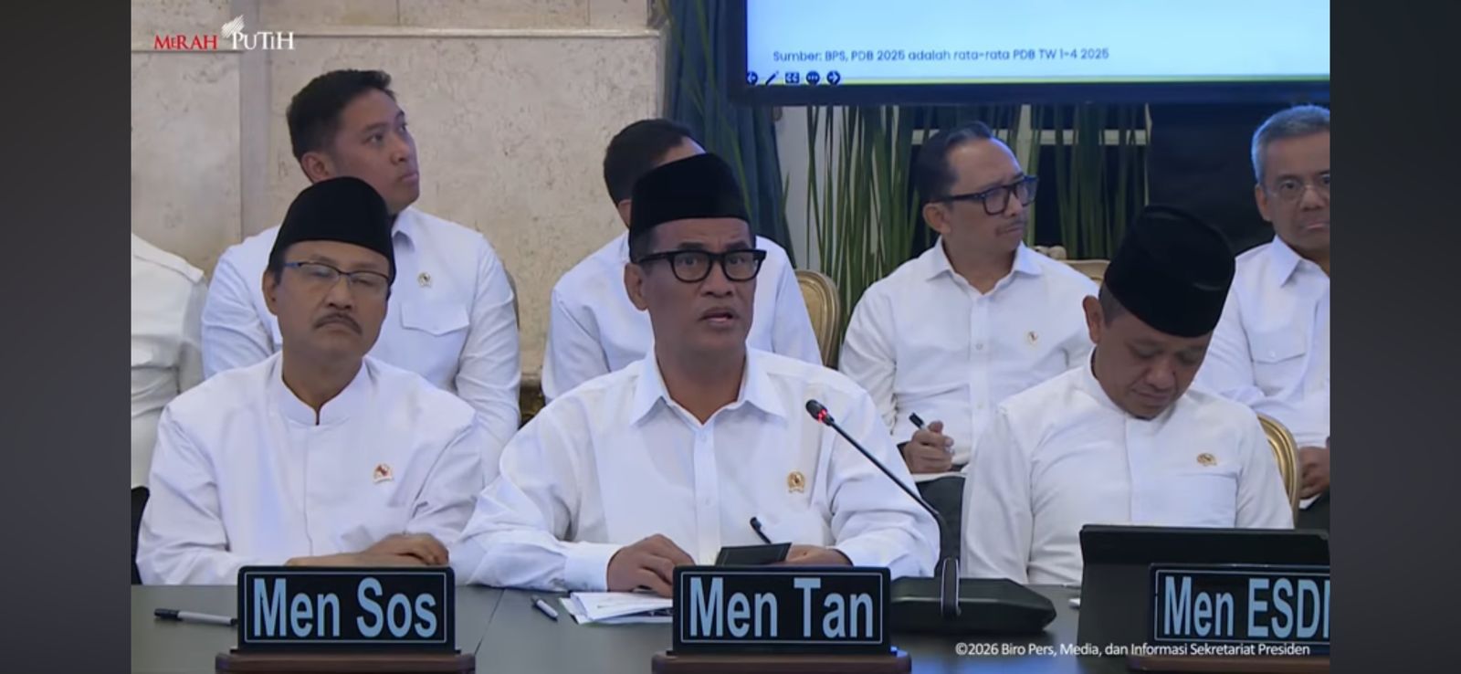 Mentan Amran dalam Sidang Kabinet Paripurna yang dipimpin Presiden Prabowo Subianto di Istana Negara, Jakarta, Jumat (13/3/2026). (dok Kementan)