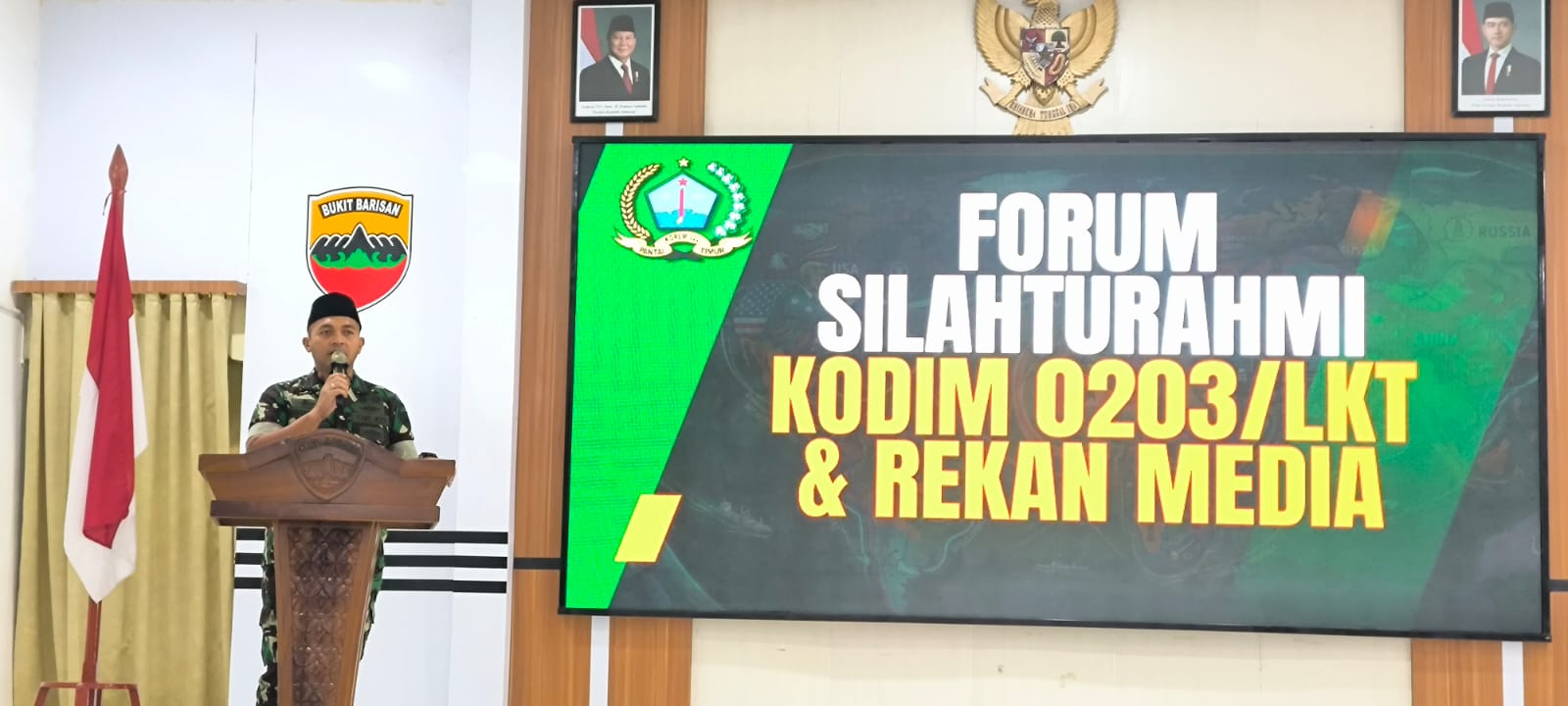 MEDIA: Dandim Langkat, Letkol Inf Medwin Sangkakala saat mengenalkan diri dalam kesempatan forum silaturahim dengan rekan media. (Dok: Teddy Akbari/Sumut Pos)