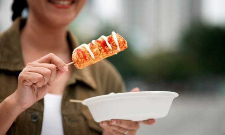Beberapa jenis makanan yang populer di masyarakat ternyata berpotensi memperburuk kondisi lambung jika dikonsumsi terlalu sering. (Freepik.com)