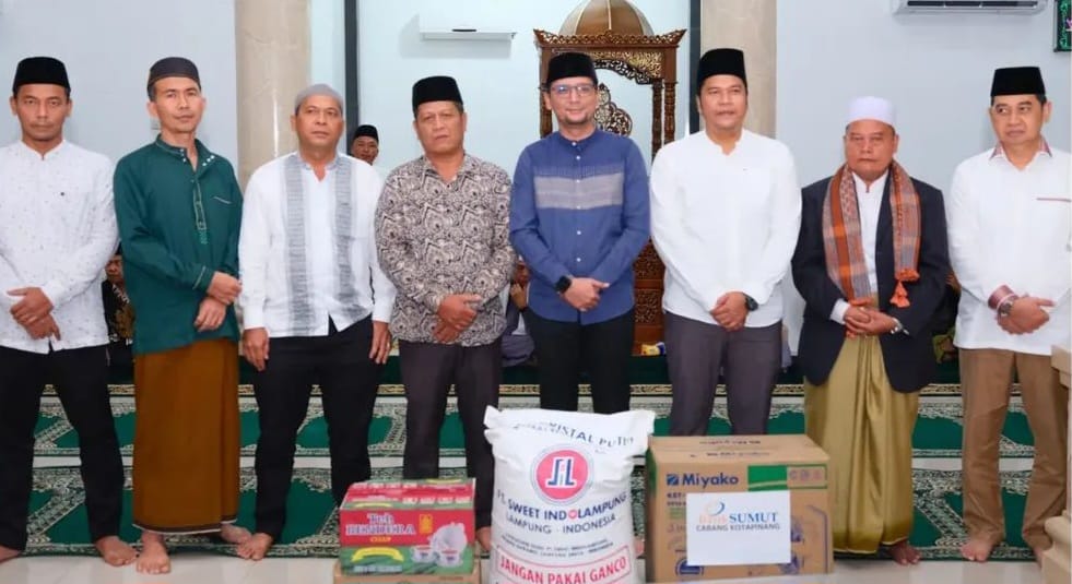 Bupati Labuhanbatu Selatan, Fery Sahputra Simatupang, menghadiri  Safari Ramadhan di Masjid Al-Aman Pekan Langgapayung. (ISTIMEWA/SUMUT POS)
