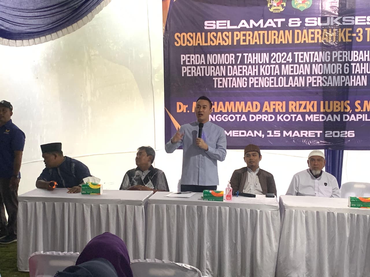 Anggota DPRD Kota Medan Fraksi Partai NasDem, Dr. M. Afri Rizki Lubis SM M.IP saat sosper Kota Medan No.4 tahun 2024 tentang sampah. (ISTIMEWA/SUMUT POS)
