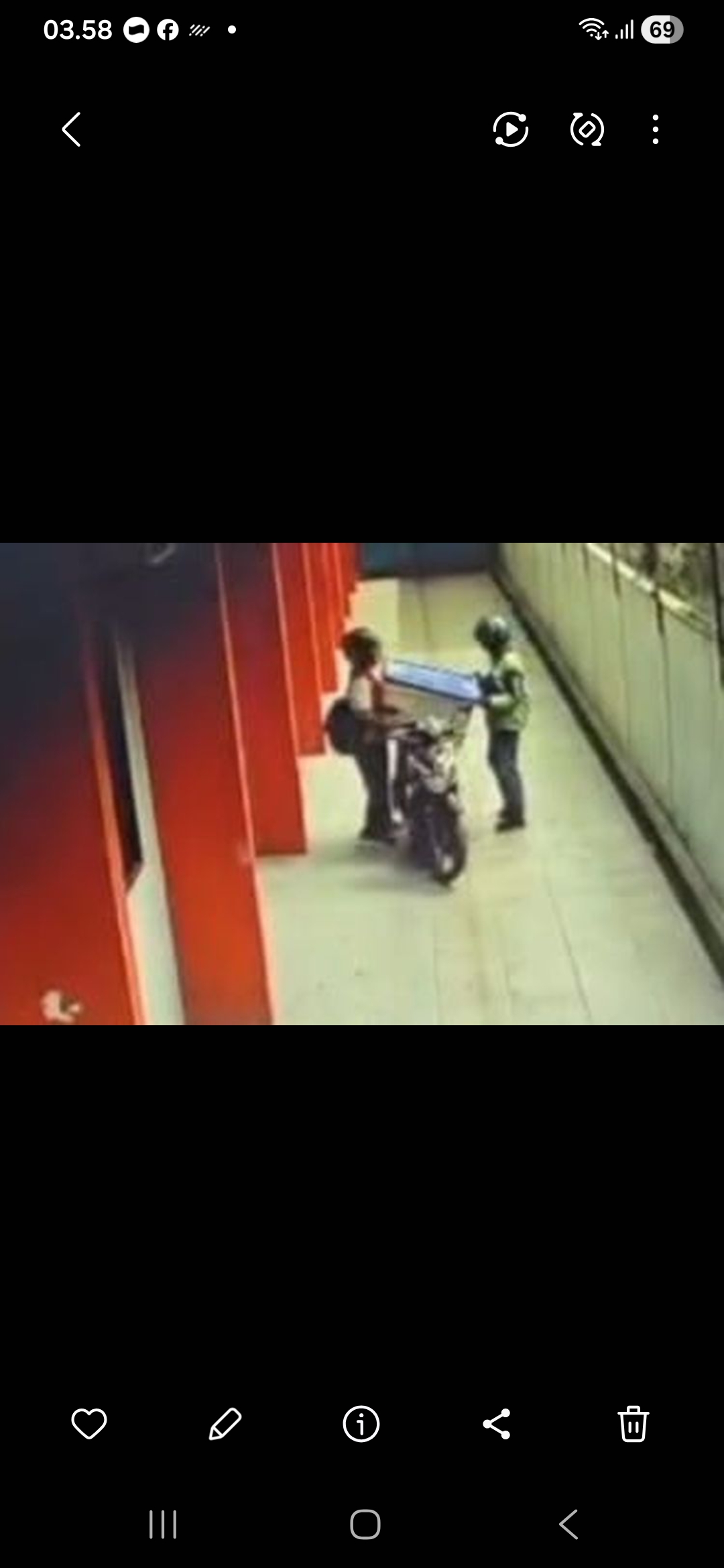 Kedua pelaku pembuangan mayat dalam boks kontainer yang beredar di media sosial. (Dok: istimewa)