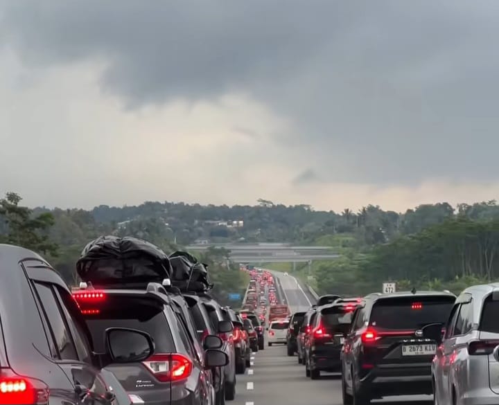 suasana mudik di jalanan jelang Lebaran 2026. (Instagram @jkt.spot)