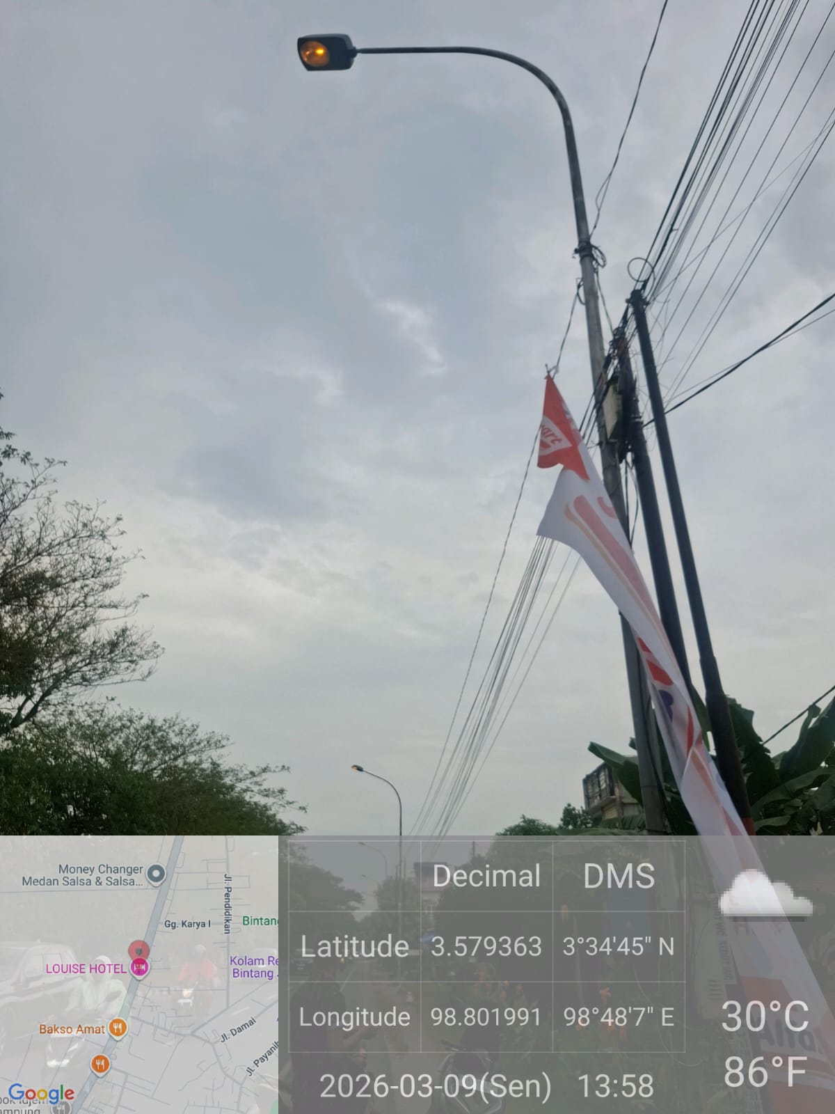 Tiang Lampu Penerangan Jalan Umum tepatnya akses Simpang Kayu Besar, Kecamatan Tanjung Morawa. (BATARA/SUMUT POS)