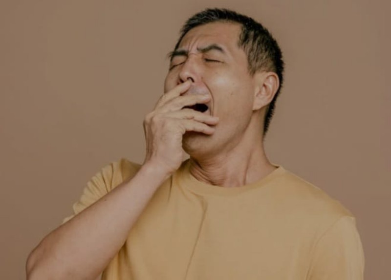 Ilustrasi, menguap meski bukan penyakit tetapi bisa menular hingga disebut sebagai contagious yawning. (pexels.com)