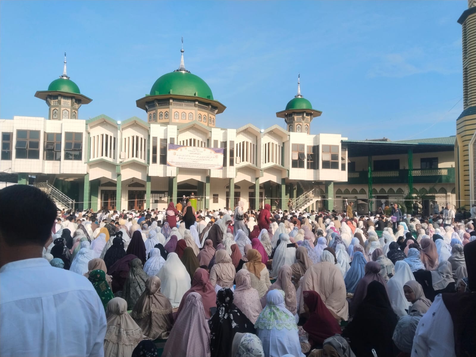 Umat Muhammadiyah mengikuti Shalat Idul Fitri 1447 Hijriah di Masjid Taqwa Muhammadiyah Jalan Diponegoro No 1 Lubukpakam, Kab Deliserdang, Jumat (20/3/2026). (BATARA/SUMUT POS)