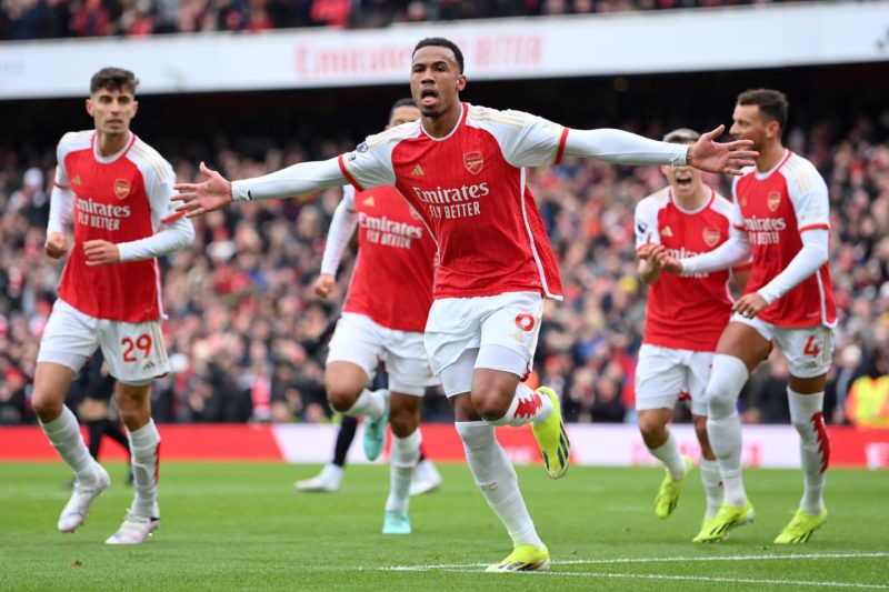 Para pemain Arsenal merayakan gol ke kandang lawan. (dailycanon)
