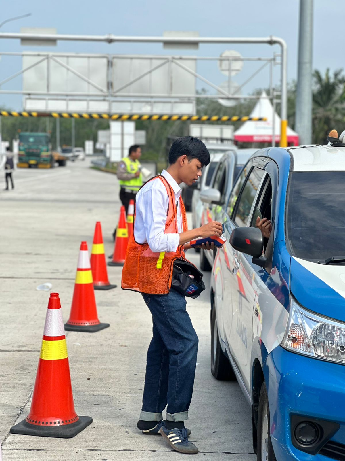 Kondisi kendaraan di Tol Kisaran -Indrapura, Sabtu!21/3/2026) siang.  (Liberti H Haloho/Sumut Pos)