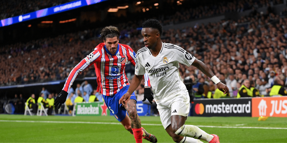 Vinicius Junior, penyerang Real Madrid tampil menggila dengan dua gol (brace) yang memastikan tiga poin tetap di Santiago Bernabeu, Senin (23/3/2026) dini hari. (ca.sport)