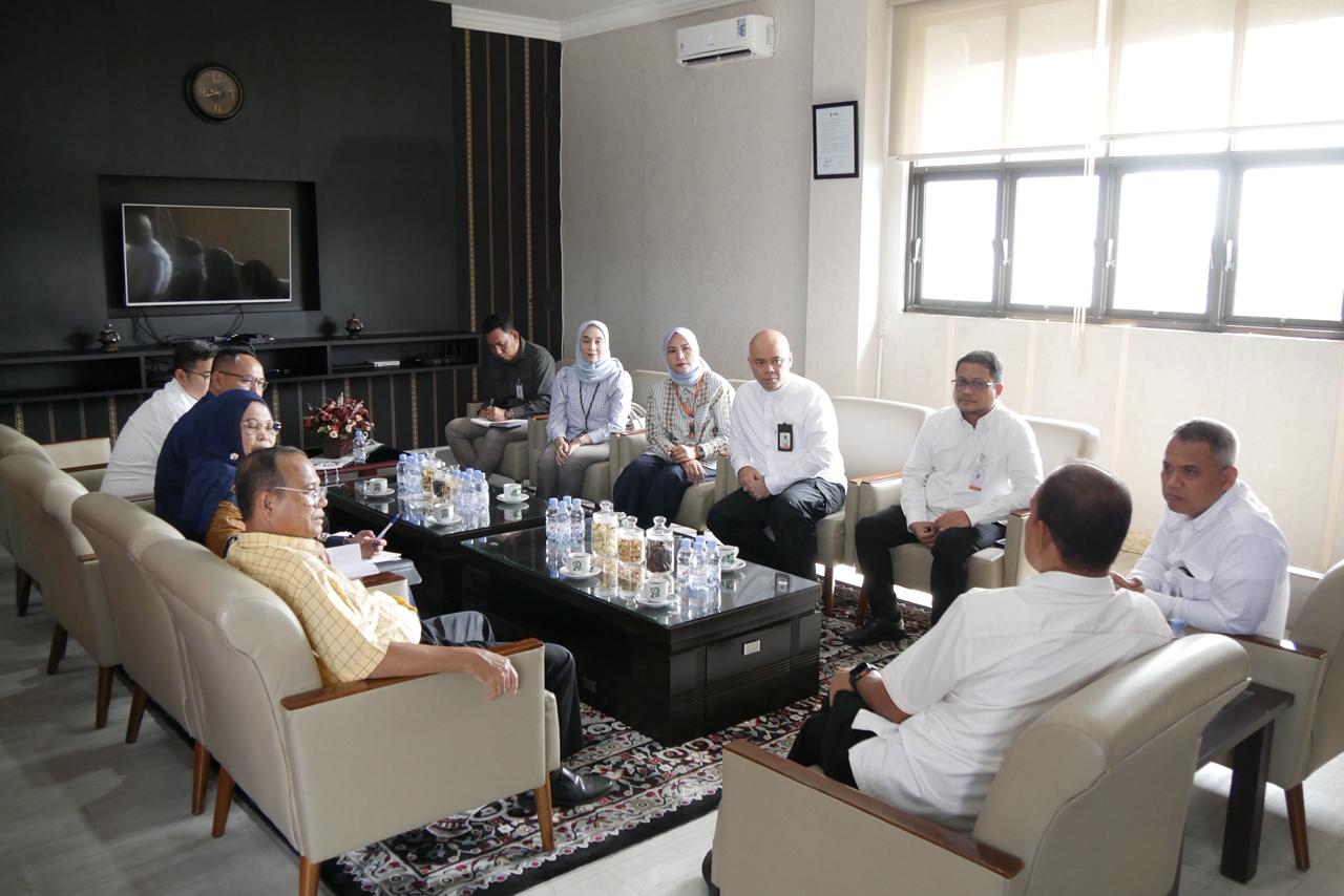 Direktur Utama Bank Sumut, Heru Mardiansyah bersama rombongan bertemu Wali Kota Tanjungbalai Mahyaruddin Salim dalam rangka penguatan sinergi digitalisasi keuangan daerah, Jumat (27/3).