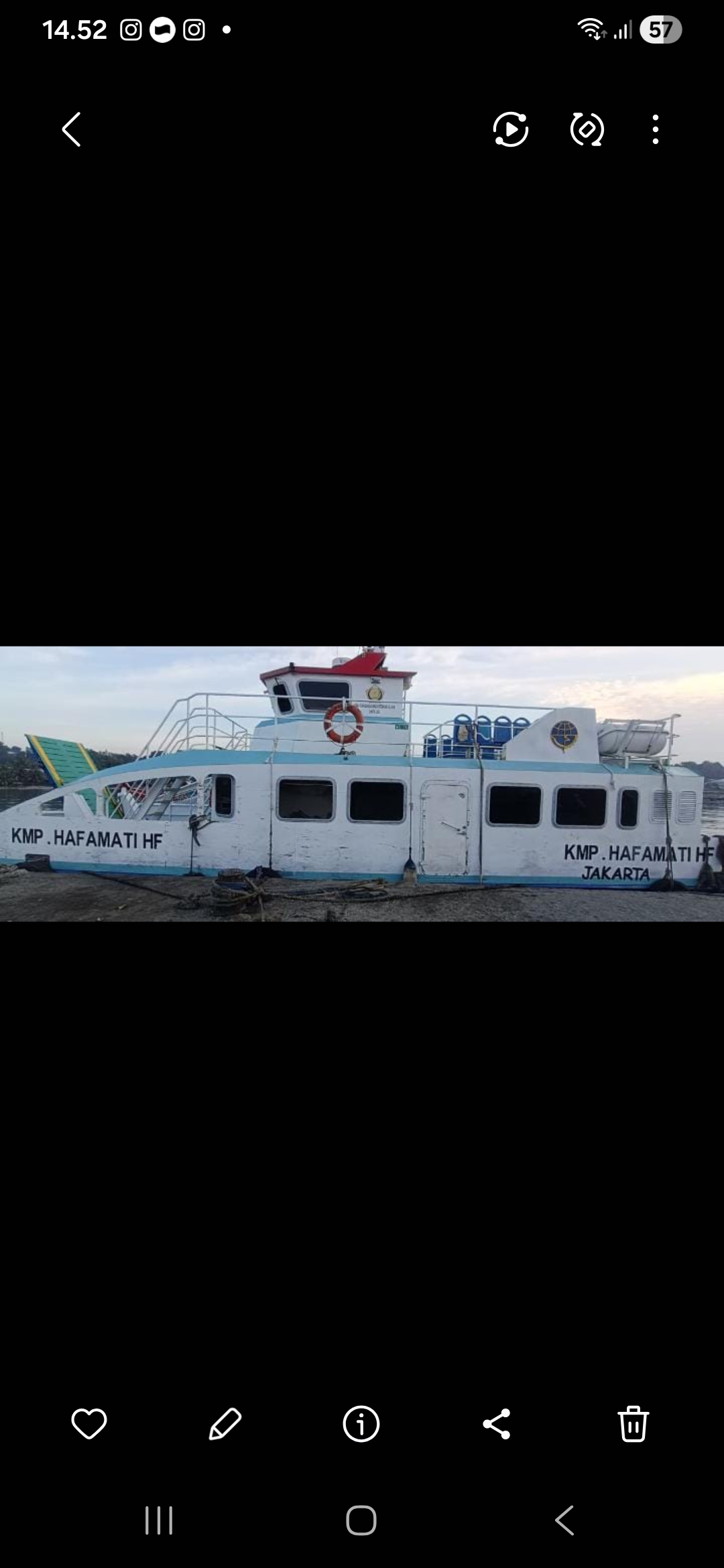 SANDAR: Kapal Bus Air Roro KMP Hafamati HF bersandar di Pelabuhan Lama Teluk Dalam. (Dok: Eriusman Duha/Sumut Pos)