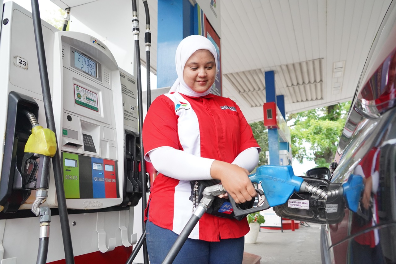 Pertamina Patra Niaga Sumbagut Jaga Layanan Energi, Operator SPBU Tetap Bertugas di Hari Raya