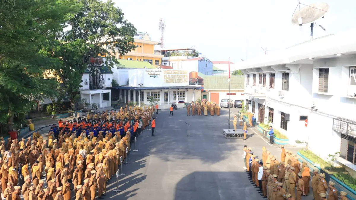 
APEL GABUNGAN: Suasana apel gabungan jajaran ASN Pemko Binjai di balai kota. (Diskominfo Binjai/Sumut Pos)