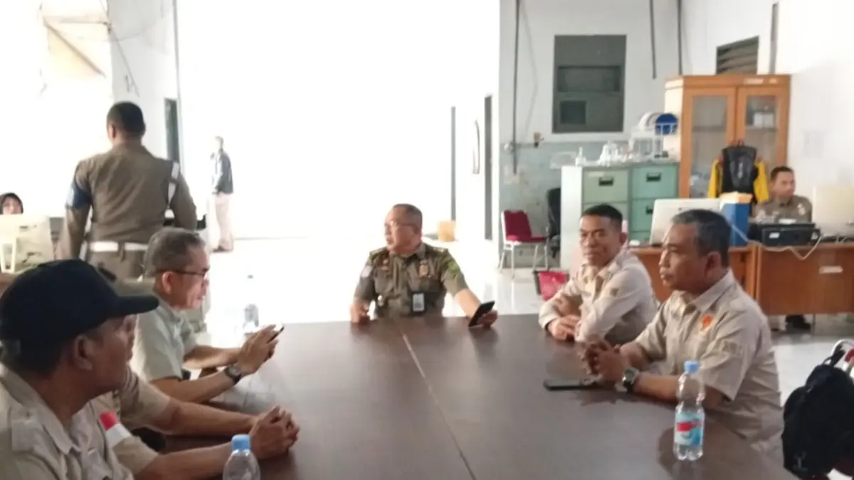LAPOR: DPC) Macan Asia Indonesia (MAI) Kota Medan resmi melaporkan dugaan pencabutan line segel secara ilegal pada sebuah ruko berlantai dua di kawasan Titi Kuning kepada Satpol PP Kota Medan, Selasa (31/3/2026). (Dok: istimewa)