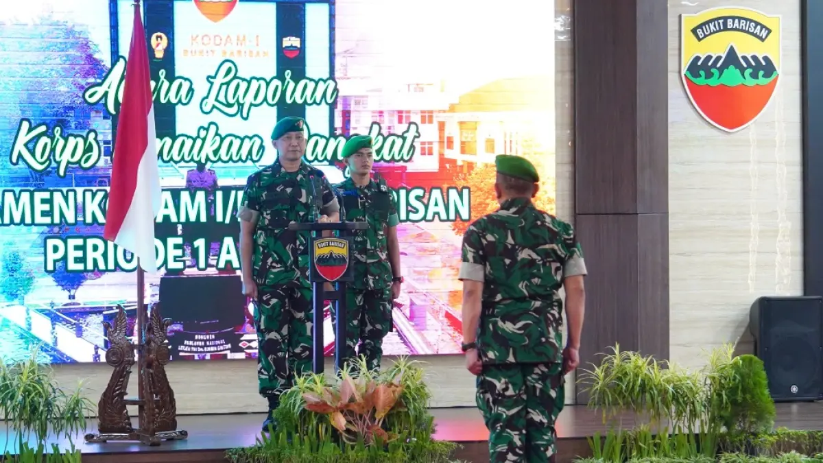 PIMPIN: Pangdam I/BB, Mayjen TNI Hendy Antariksa saat memimpin Laporan Korps Kenaikan Pangkat Pamen Kodam I/BB, di Gedung AH Nasution Lt II Makodam I/BB, Rabu (1/4). (Dok: istimewa)