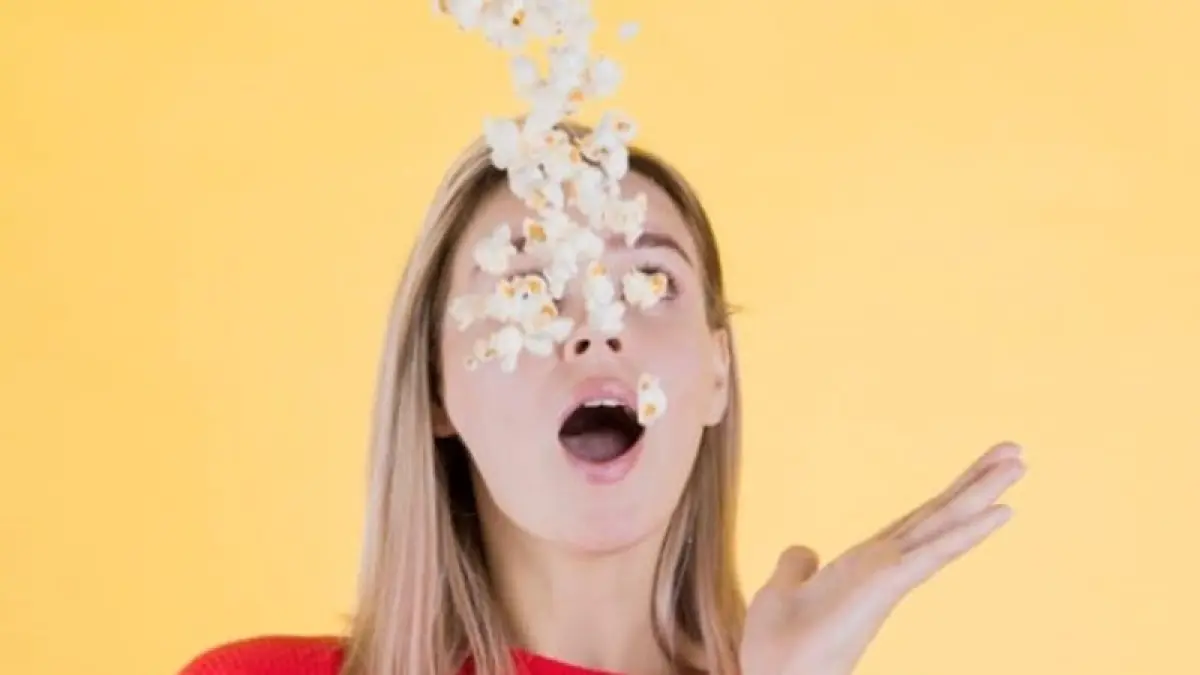 Popcorn brain menggambarkan kondisi otak yang sulit fokus akibat paparan stimulasi digital berlebihan. Fenomena ini makin umum terjadi di era gadget.