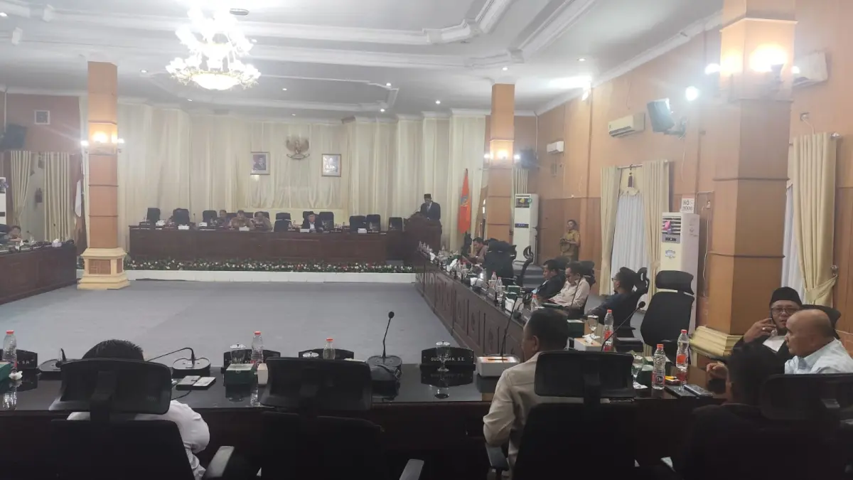 Rapat Paripurna Pandangan Umum 6 Fraksi   DPRD Batubara terkait LKPj, Selasa(31/3/2026). (Liberti H Haloho/Sumut Pos)