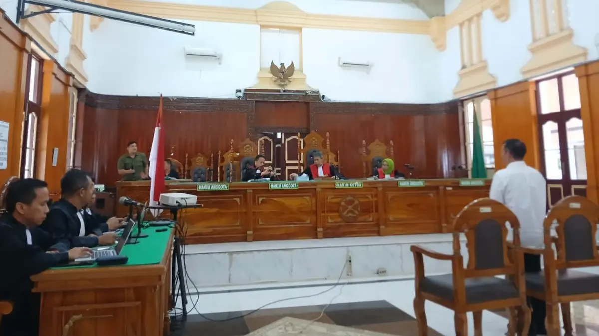 TERDAKWA: Mantan PPK BBPJN Sumut, Heliyanto, terdakwa kasus korupsi menjalani sidang putusan di Pengadilan Tipikor Medan, Kamis (2/4/2026). (Dok: istimewa)