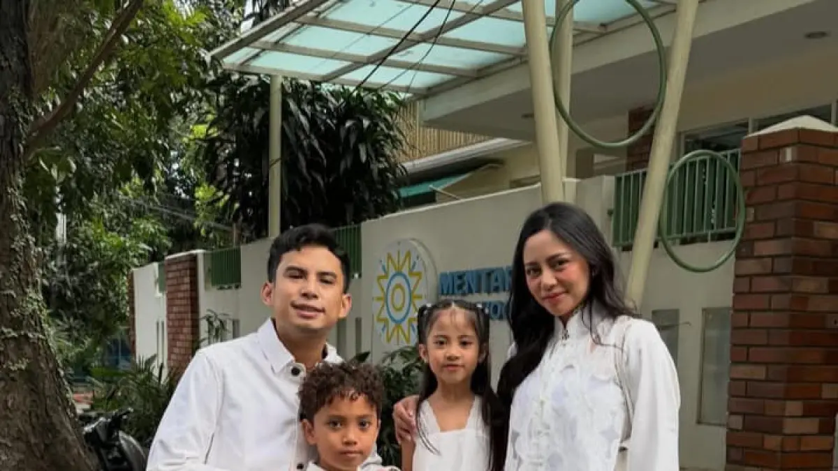 Rachel Vennya abadikan momen bersama Okin, mantan suaminya serta kedua anak mereka. (Instagram @rachelvennya)