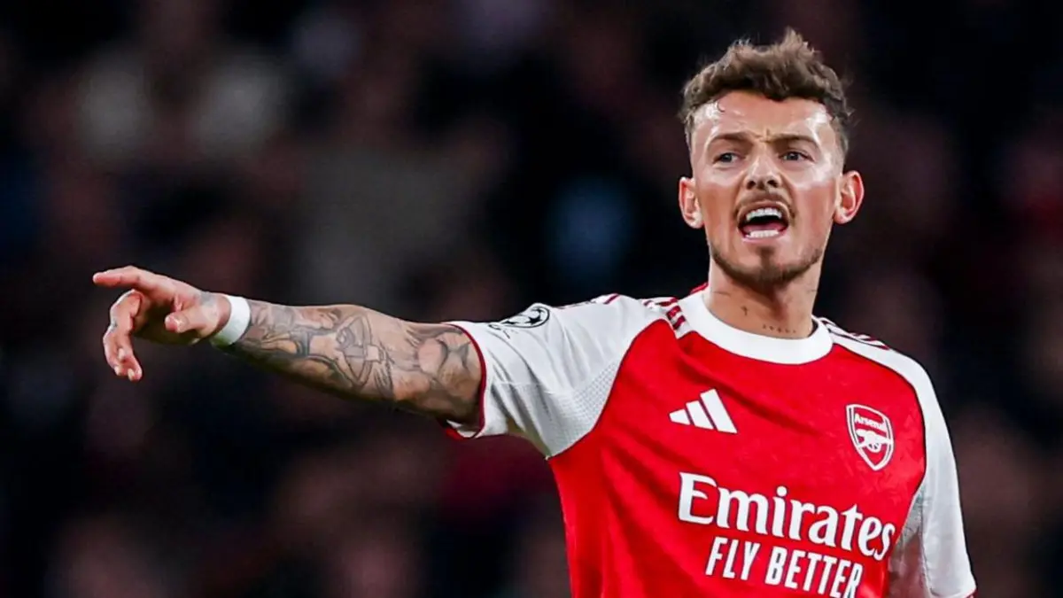 Bek Kanan Arsenal, Ben White. (bbc)