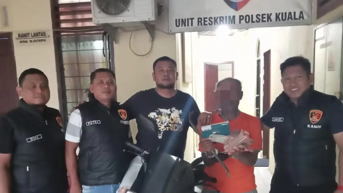 
Tersangka dan barang bukti saat diamankan Polsek Kuala Resort Langkat. (Istimewa/Sumut Pos)